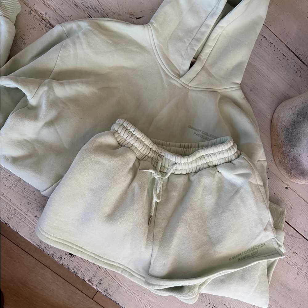 Comfort Collection Women's Hoodie & Shorts Set - Pale Mint